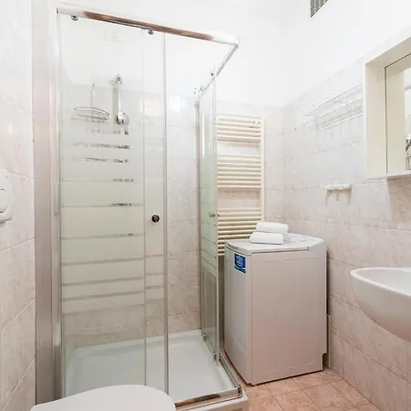 Castelnuovo Flat With Elevator And Free Parking アパート *