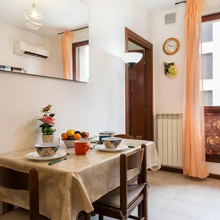 Castelnuovo Flat With Elevator And Free Parking 아파트 *